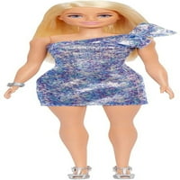 Barbie s plavom kosom i plavim očima, u kratkoj mini haljini s plavim šljokicama i srebrnim cipelama na platformi